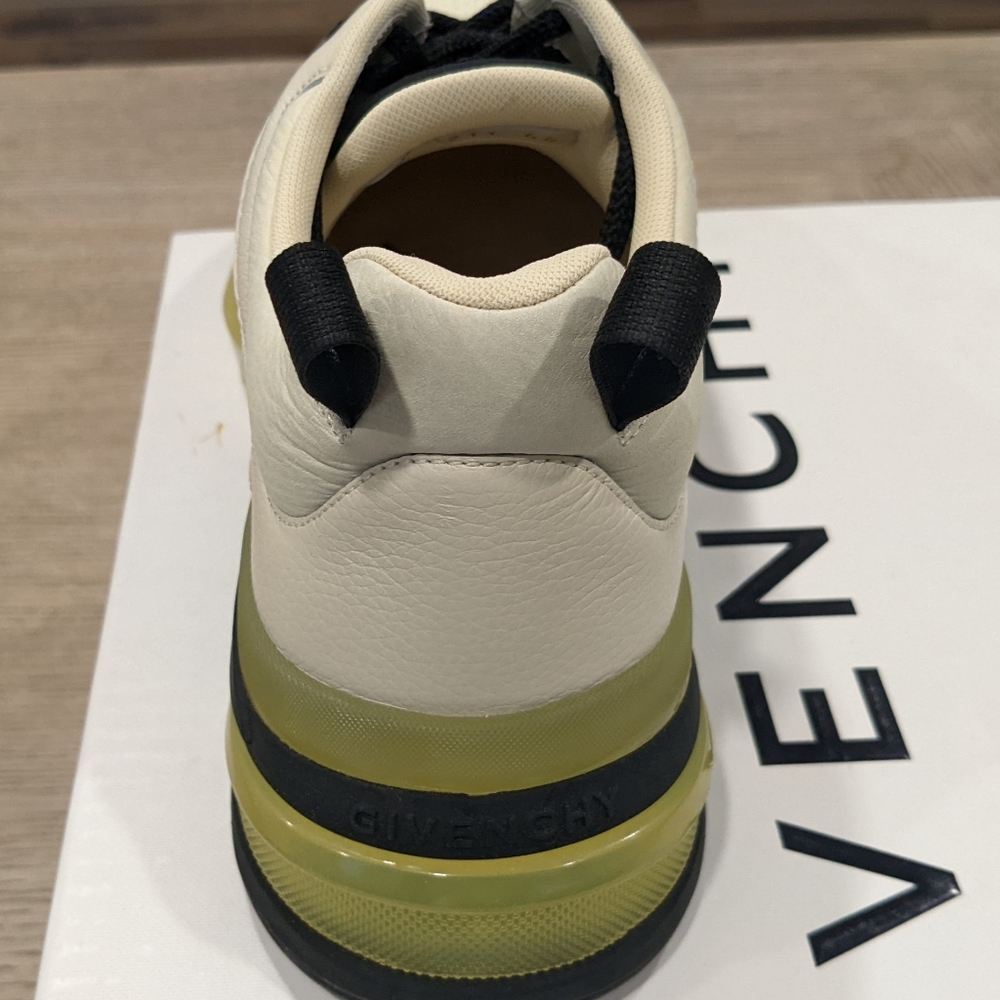 Mens Givenchy "Giv 1" Leather Signature Sneakers Off-White - Picture 5 of 9